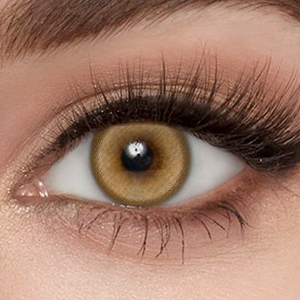 Model wearing Toffee Brown 14.5mm colored contacts