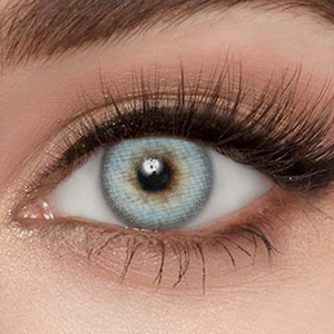 Model wearing Crystaline Blue 14.0mm colored contacts